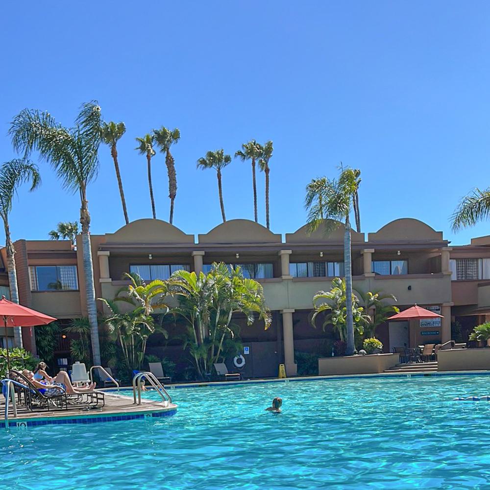 Hotel-swimming-pool-in-San-Deigo
