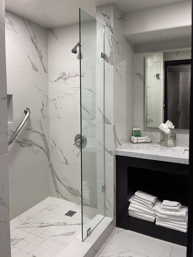 bathroom-in-Tijuana-hotel-